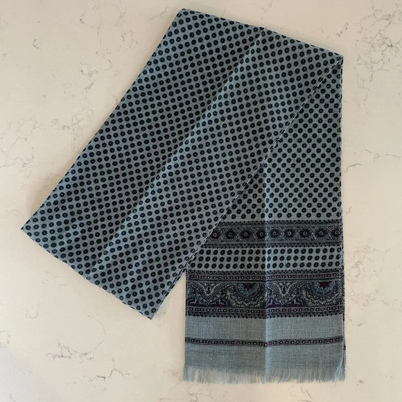 Vintage Printed Scarf (one side only) in Blue w Purple Accents no tags - Picture 6 of 7